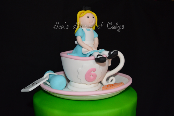 Alice in Wonderland in Sugar Teacup